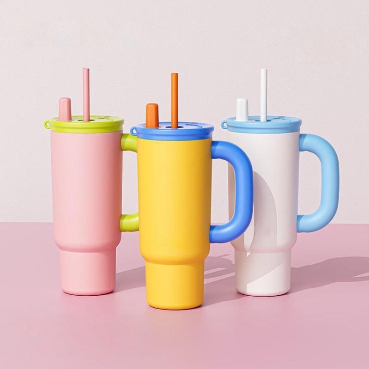 Contrast color large capacity ice bottle