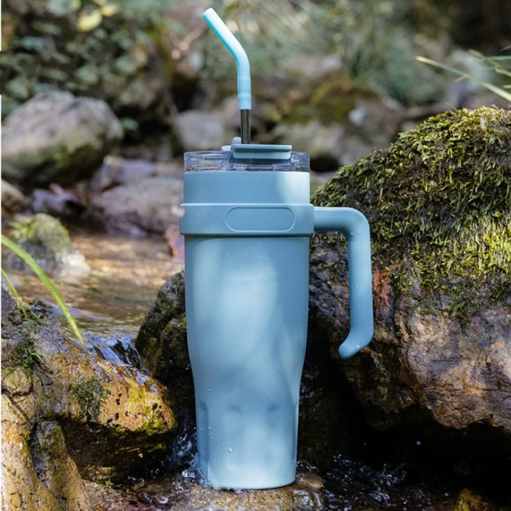 High-quality modern large-capacity ice bottle