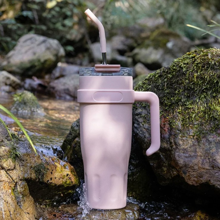 High-quality modern large-capacity ice bottle