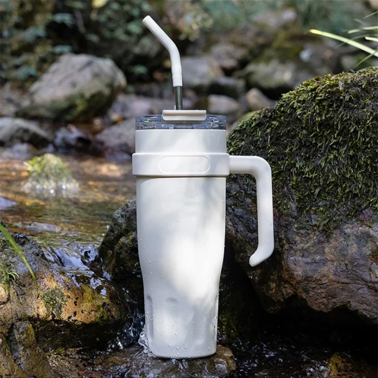 High-quality modern large-capacity ice bottle