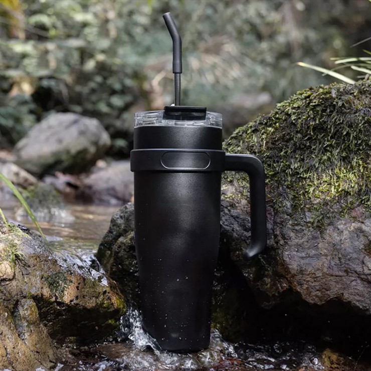 High-quality modern large-capacity ice bottle