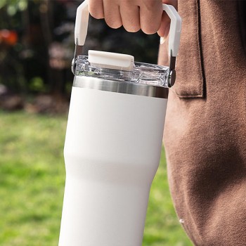 Double-layer vacuum insulated ice bottle