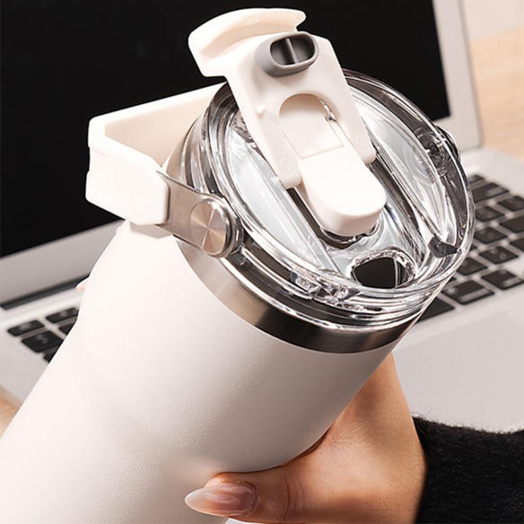 Double-layer vacuum insulated ice bottle