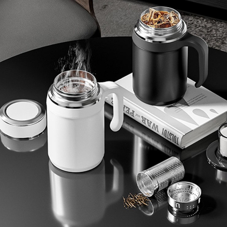 Household leak-proof coffee cup with handle