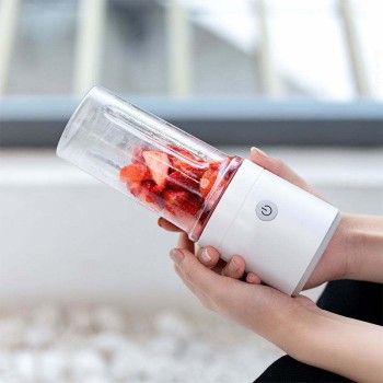 Simple and portable smart electric juicer