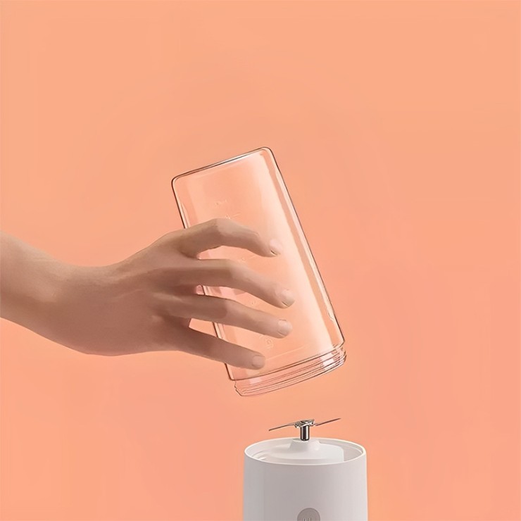 High-quality portable electric fruit juicer