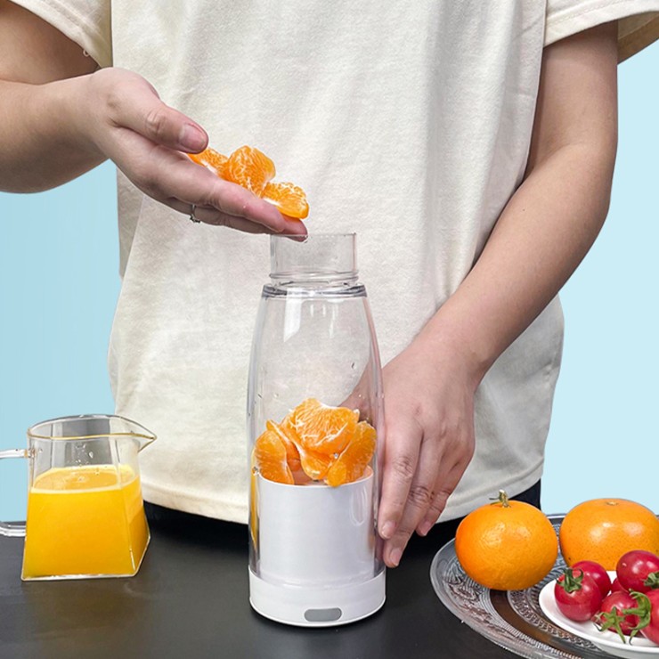 Simple household mini fast electric juicer
