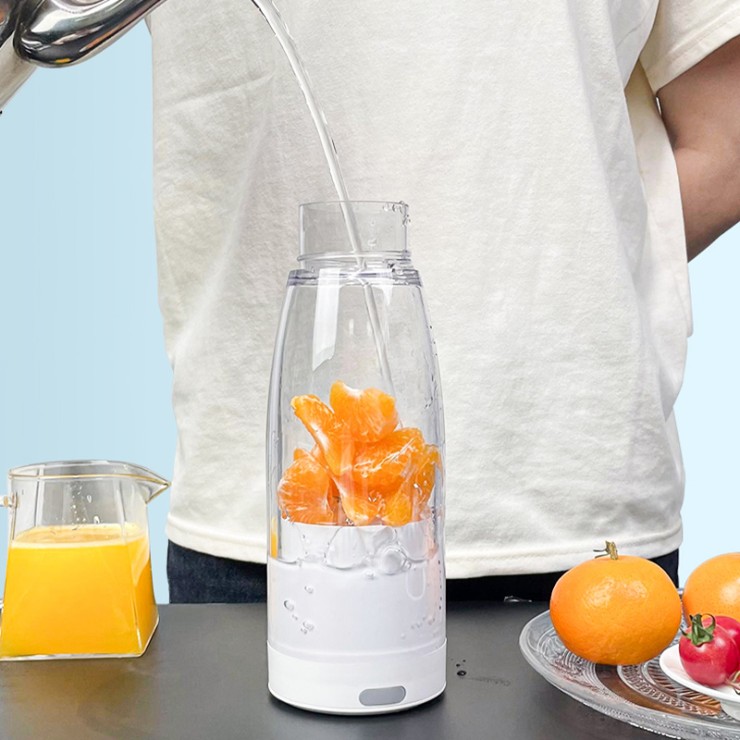 Simple household mini fast electric juicer