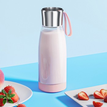Simple household mini fast electric juicer