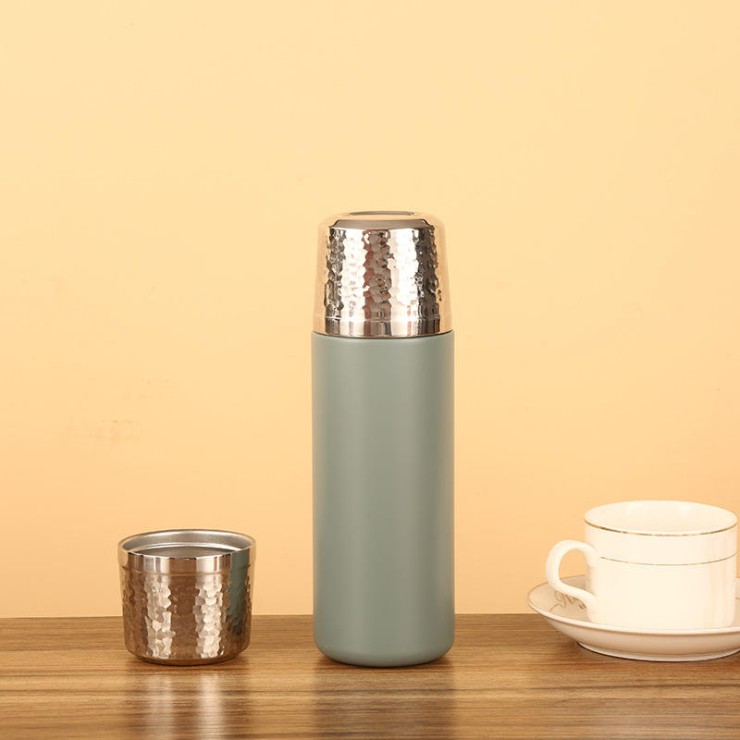 Insulated stainless steel vacuum flask