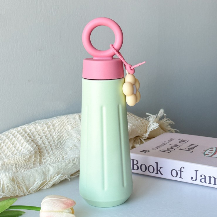 Comfort handle insulated vacuum tumbler