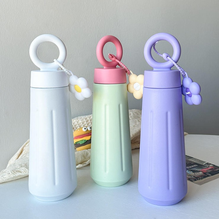 Comfort handle insulated vacuum tumbler