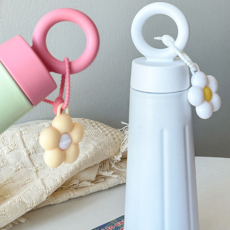 Comfort handle insulated vacuum tumbler