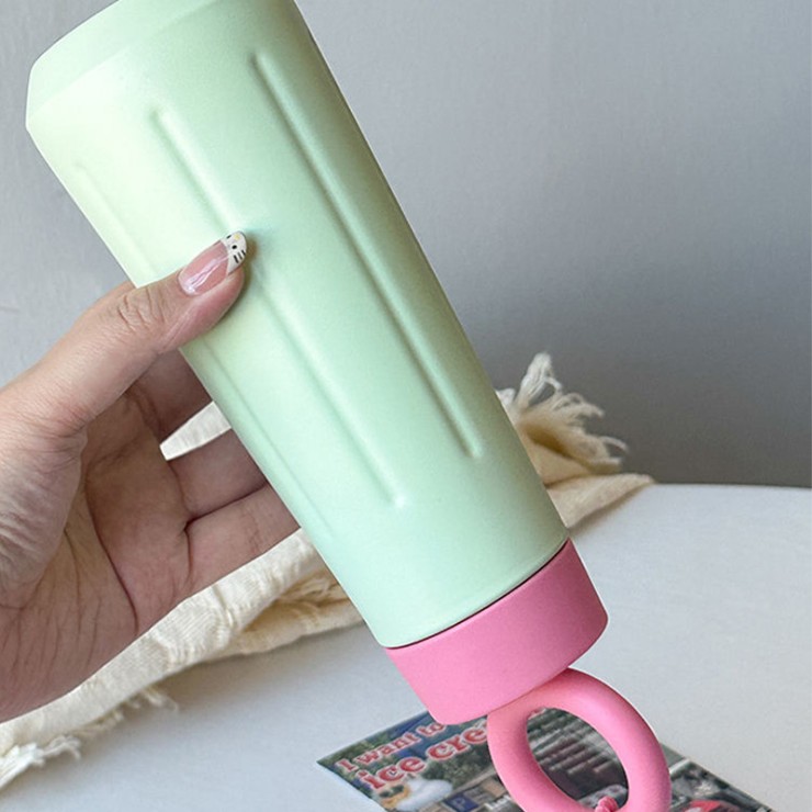 Comfort handle insulated vacuum tumbler