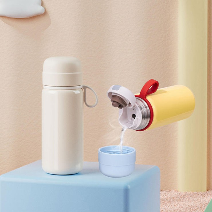Fashionable color portable vacuum tumbler