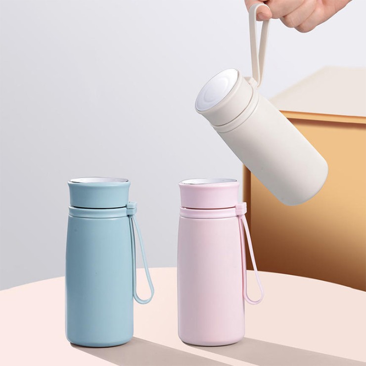 Portable double-layer insulated thermos cup