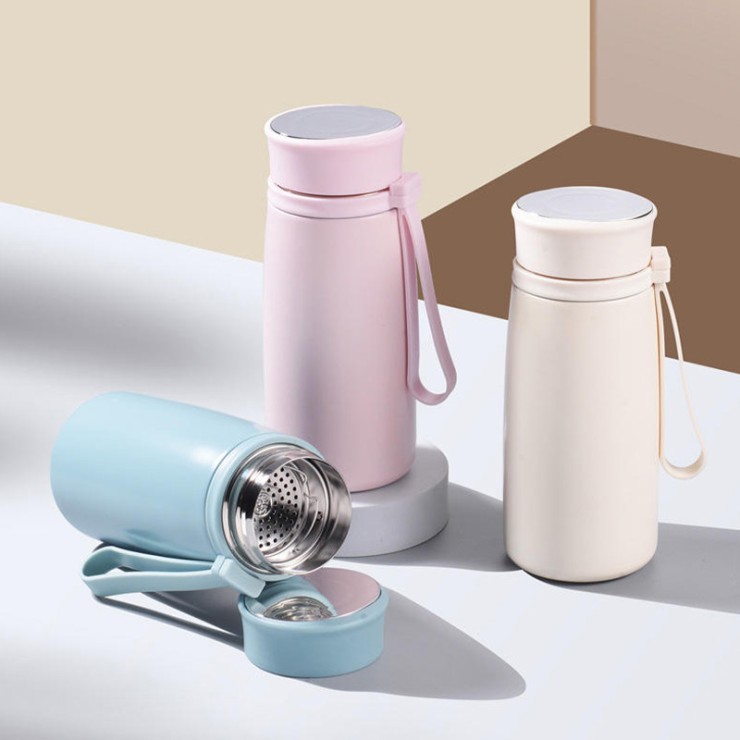 Portable double-layer insulated thermos cup